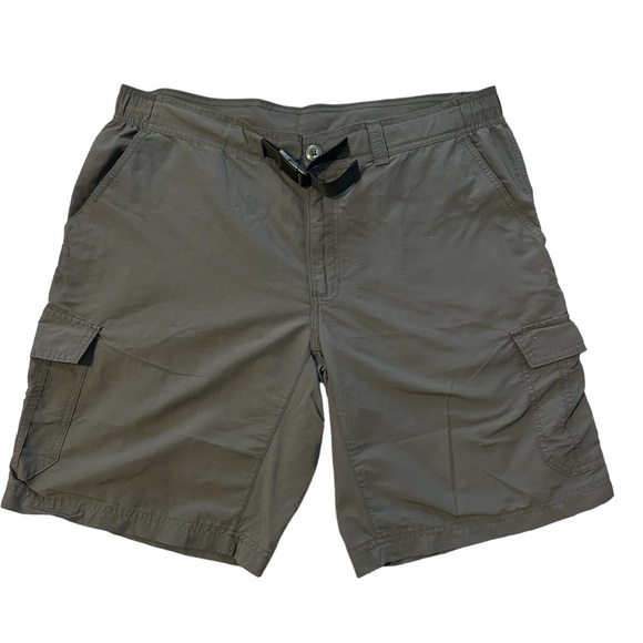 Eddie Bauer Other - Eddie Bauer XL gray quick-dry nylon cargo shorts with built in belt